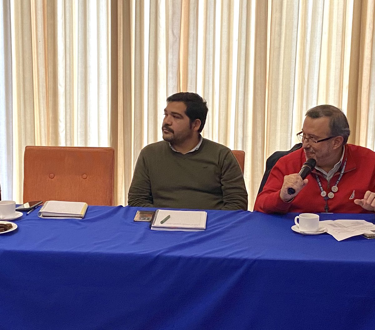 seremisalud8's tweet photo. 🤝 Seremi @EduardoBarraJ participó de nueva sesión de Gabinete Regional en @DPRBiobio, donde se analizaron diversas temáticas por carteras. En el área de salud, la principal autoridad sanitaria entregó un reporte de la situación de virus respiratorios. https://t.co/CO1jhZL8za