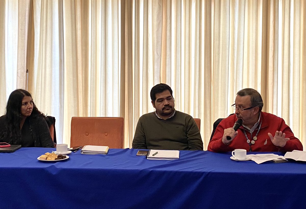 seremisalud8's tweet photo. 🤝 Seremi @EduardoBarraJ participó de nueva sesión de Gabinete Regional en @DPRBiobio, donde se analizaron diversas temáticas por carteras. En el área de salud, la principal autoridad sanitaria entregó un reporte de la situación de virus respiratorios. https://t.co/CO1jhZL8za