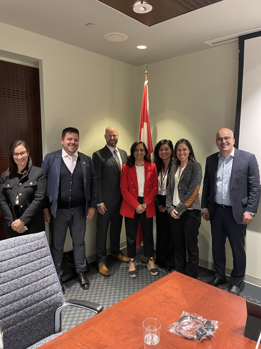 TBS_Canada's tweet photo. Minister Anita Anand participated in a regional roundtable with industry and business leaders in Montreal, QC to advance issues of interest and identify cross-border regulatory irritants. #GCReg https://t.co/8K3kp2BLII