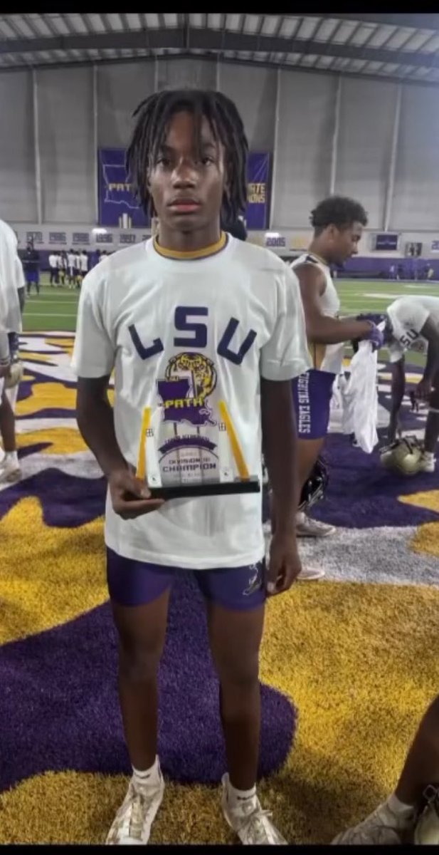 carljr_11's tweet photo. LSU tournament division 3 winners 🏆
@easton_football @PrepRedzoneLA @LAvsAllYall @LSUfootball https://t.co/oJmLh4Srfz