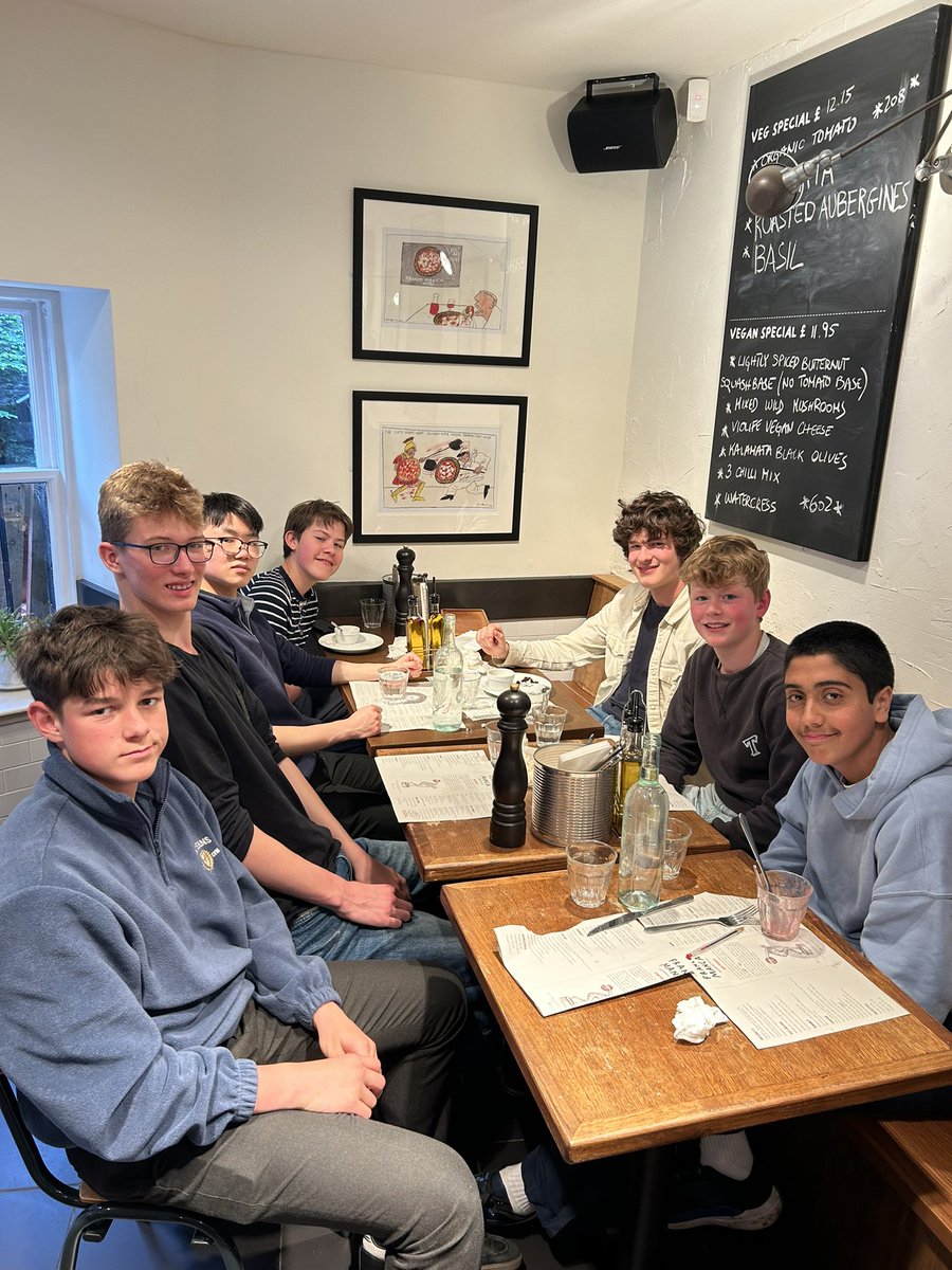 FettesClassics's tweet photo. We had a lovely evening with the Fourth Form Classics students - pizza and a quiz. Well done to the winning team! https://t.co/GLiOSGohVd