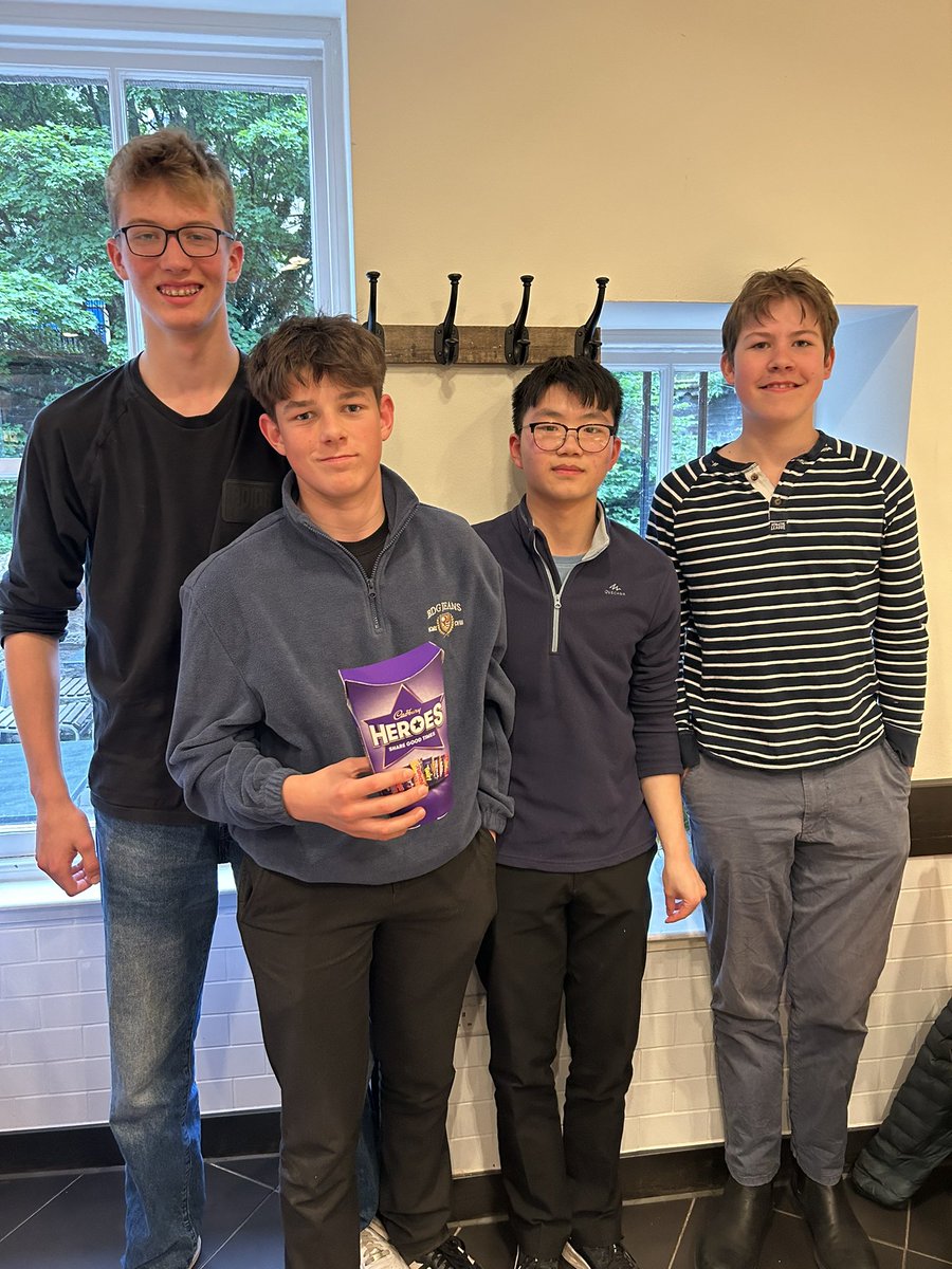 FettesClassics's tweet photo. We had a lovely evening with the Fourth Form Classics students - pizza and a quiz. Well done to the winning team! https://t.co/GLiOSGohVd