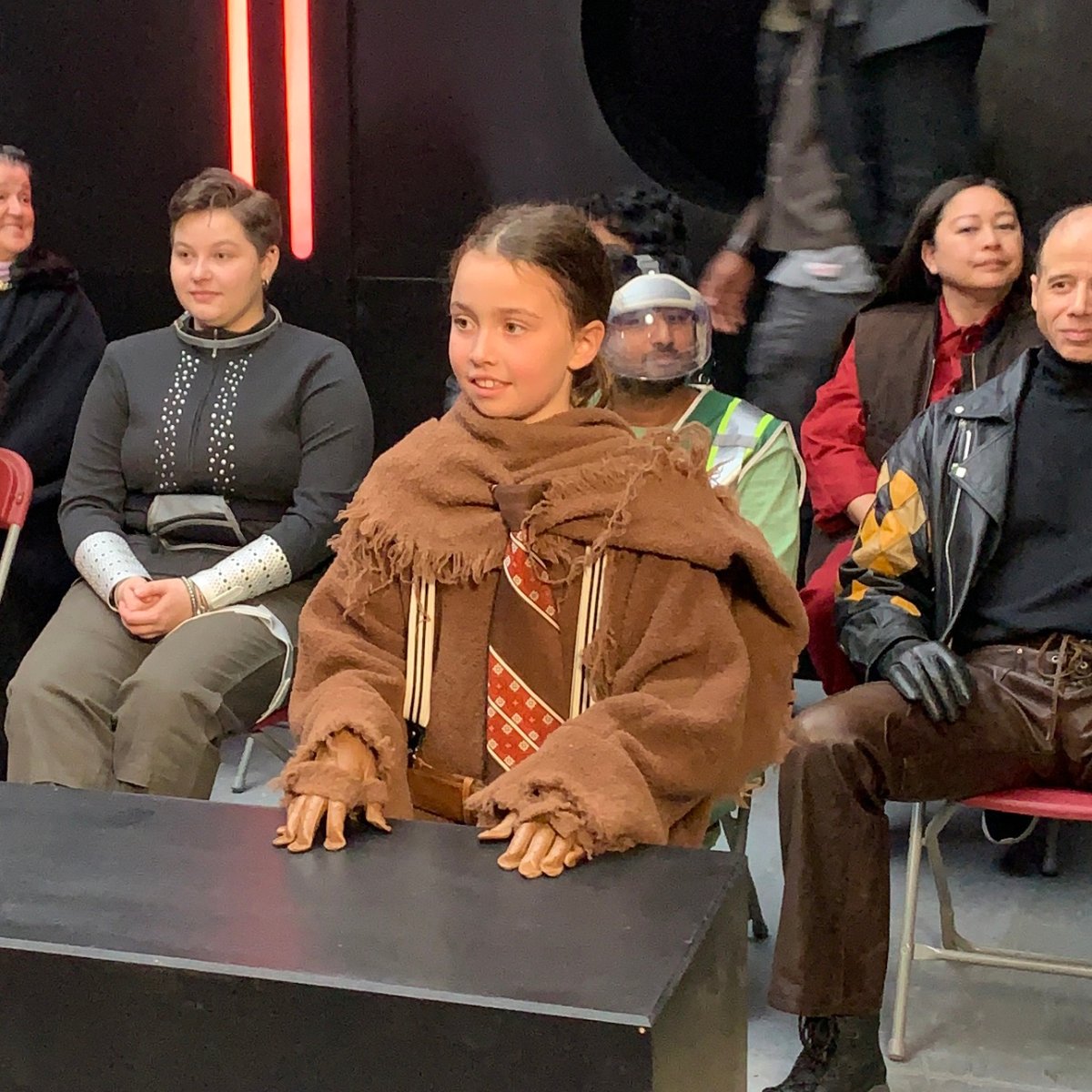 spacejanitors's tweet image. WANNA KNOW A SECRET? 🤐

Our "Judge 2D" episode featured a special secret person.

Inside the suit of the jawa lawyer from episode 3was our Supervising Sound Editor Adam Killick's kid, Audrey! Thanks for coming and making our jawa dreams come true, Audrey. We loved having you!