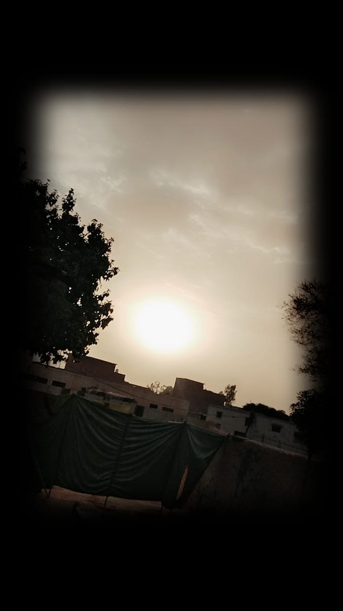 Phir AIK sham dhul Gai uska baghair.
Jiska deedar Sa hamara din Shuru hota Tha.
#sunsets  #LoveLife #Fantástico #viral #trendingpost