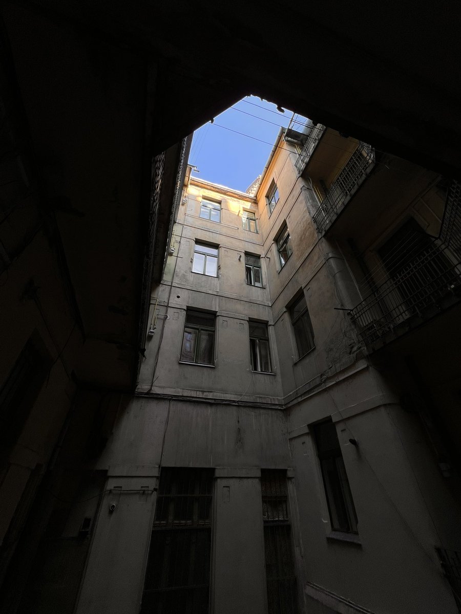 MANOLauraE's tweet photo. #building explore #photography https://t.co/p3hSITGYol