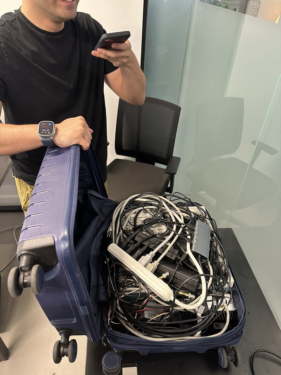 KoyaSaito's tweet photo. “do you think tsa’s gonna stop me?” https://t.co/b6U37tIHCv