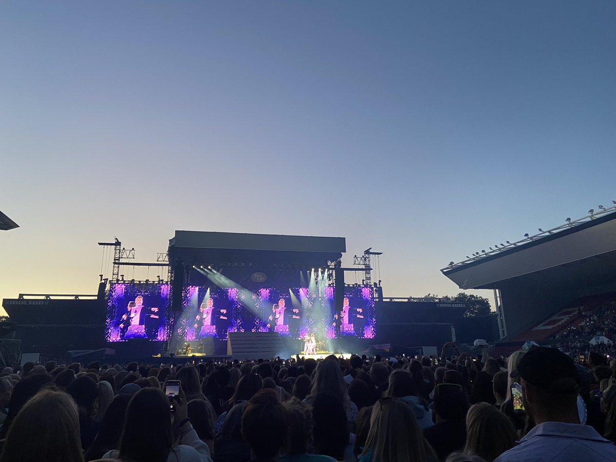 ErinnSturgess's tweet photo. Bristol Night 1 &amp; 2 - bringing my bestie to see TT for the first time and getting so much interaction from Mark on the B-Stage - a fab weekend !!! @GaryBarlow @OfficialMarkO @takethat  🌟 https://t.co/VbzcbKuB3f