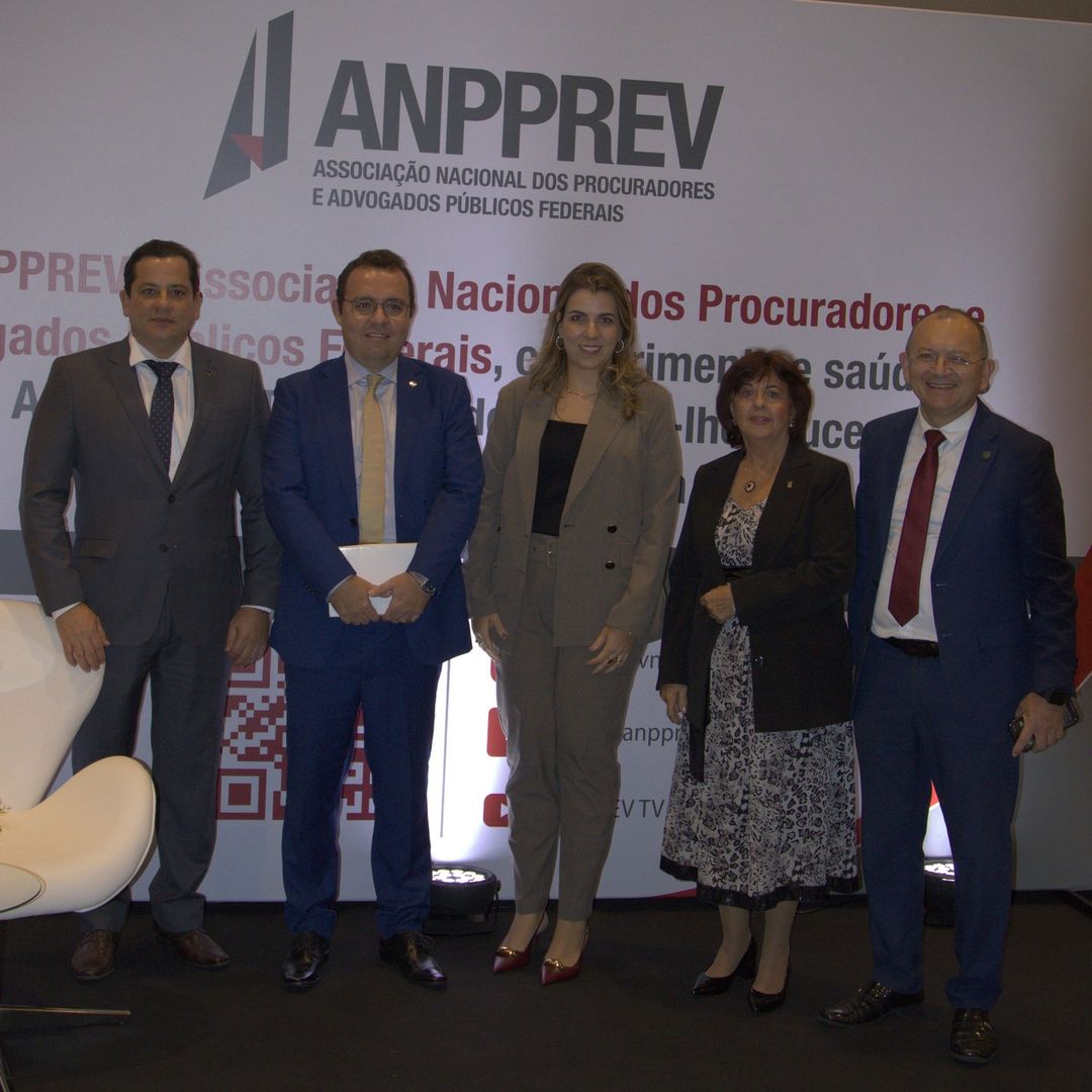 ANPPREVNACIONAL's tweet photo. A diretoria da #ANPPREV marcou presença na posse dos novos membros da @AdvocaciaGeral na sexta-feira (07). A presidente Maria Santíssima Marques e os diretores Aluizo Lucena e Ana Dorinda Adsuara estavam presentes no evento, assim como o advogado-geral da União @jorgemessiasagu. https://t.co/uOijrIT12V