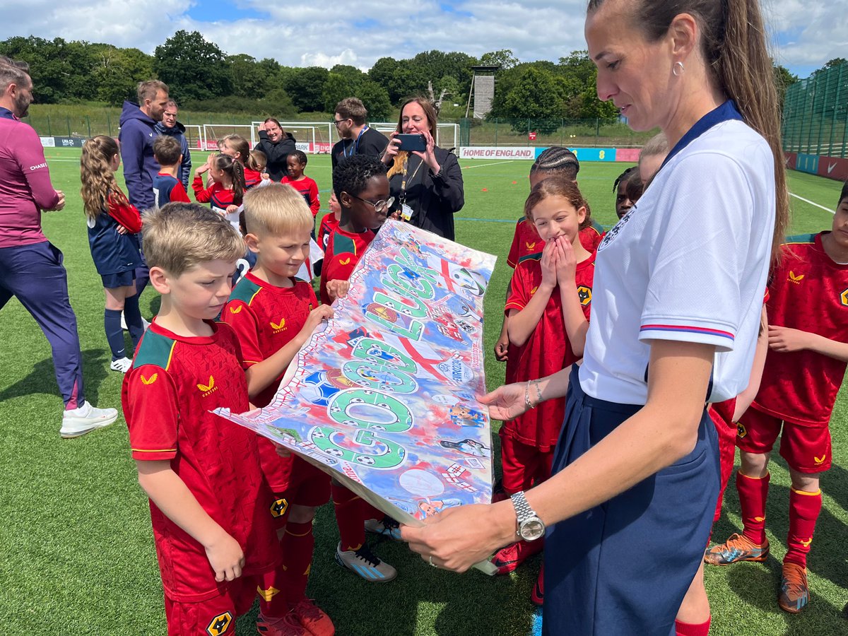 ssppacademy2020's tweet photo. What an honour to represent the @wwfcfoundation and the school today at the @England #BigSendOff https://t.co/YxEXVUGHL0