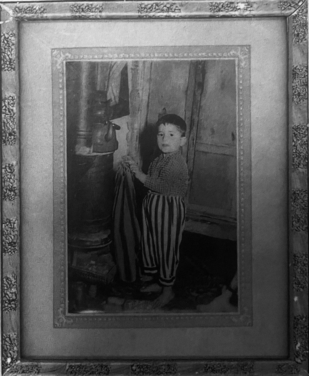 “Yıllar geçtikçe, hatırlayarak yaşattıklarımızın ağırlığı daha fazla biner omuzlarımıza, her seferinde biraz daha çok, yılların artırdığı kıymetle… 
          
          -Murathan Mungan