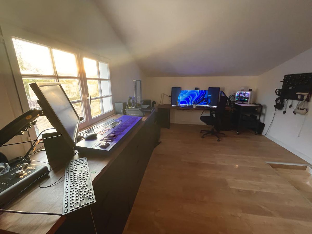 AGhnassia's tweet image. Hey #IndieDevWorkspaceChallenge

These pics aren’t recent so it’s changed a bit but here’s my workspace where I create game trailers and work on games. 

I also do some mocap and music, etc so it can be a messy place with a lot of gear everywhere. 😅

Enjoy