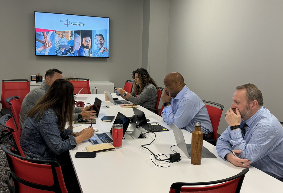 ihsuperbrave's tweet photo. What drives you? What is essential? What are your wildly important goals? Do they align with your team? The IH Team examining the key seeds of trust and inspire to build confidence, character, and competence. @franklincovey @StephenMRCovey https://t.co/YipqZCZInN