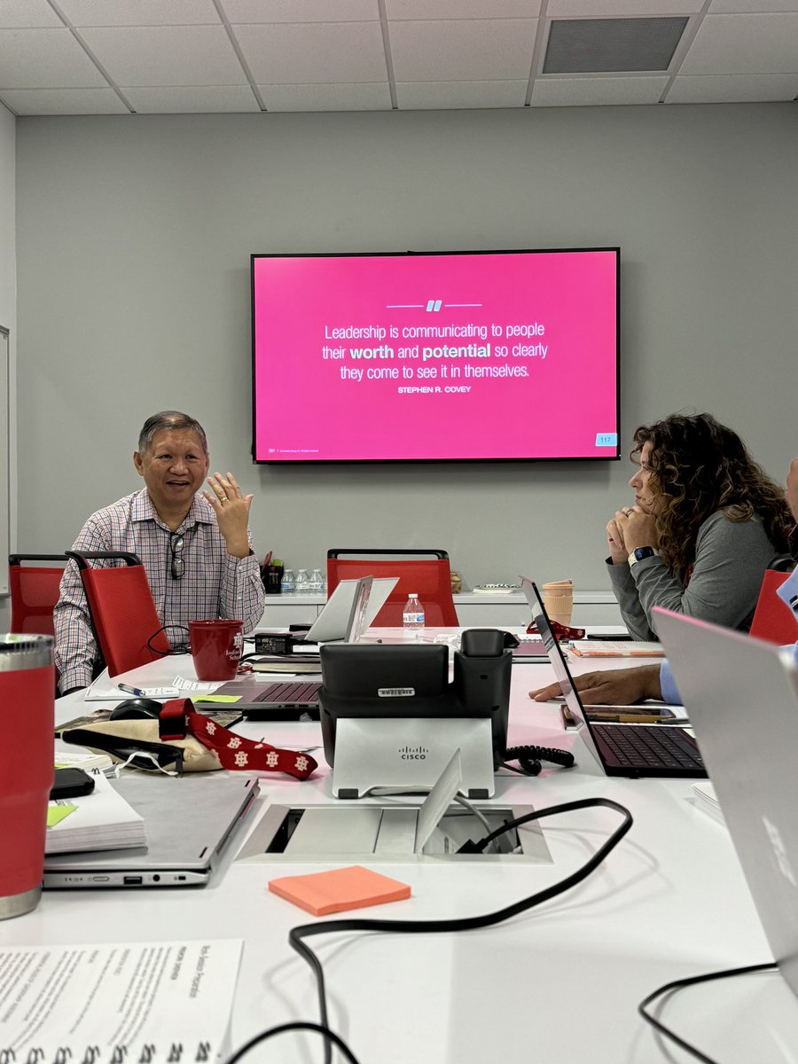ihsuperbrave's tweet photo. What drives you? What is essential? What are your wildly important goals? Do they align with your team? The IH Team examining the key seeds of trust and inspire to build confidence, character, and competence. @franklincovey @StephenMRCovey https://t.co/YipqZCZInN