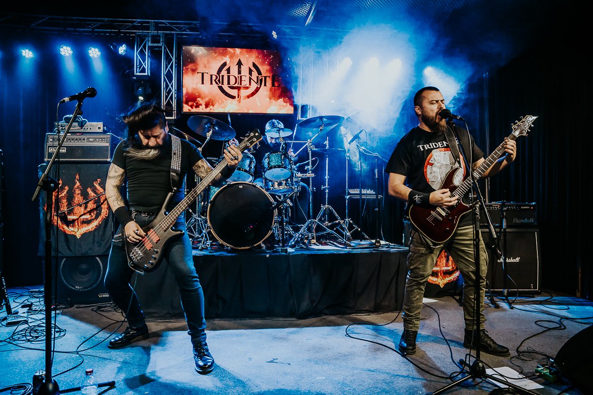 tridente_banda's tweet photo. Acá un registro del capo Sebastian Domínguez en 📷

TridentE no se detiene!!!

#tridente #metal #crearock #envivo #metalchileno #reels #metalreels #metalgigs #chile #metalheads #headbangers #thrashmetal #groovemetal https://t.co/dydijjb9YN