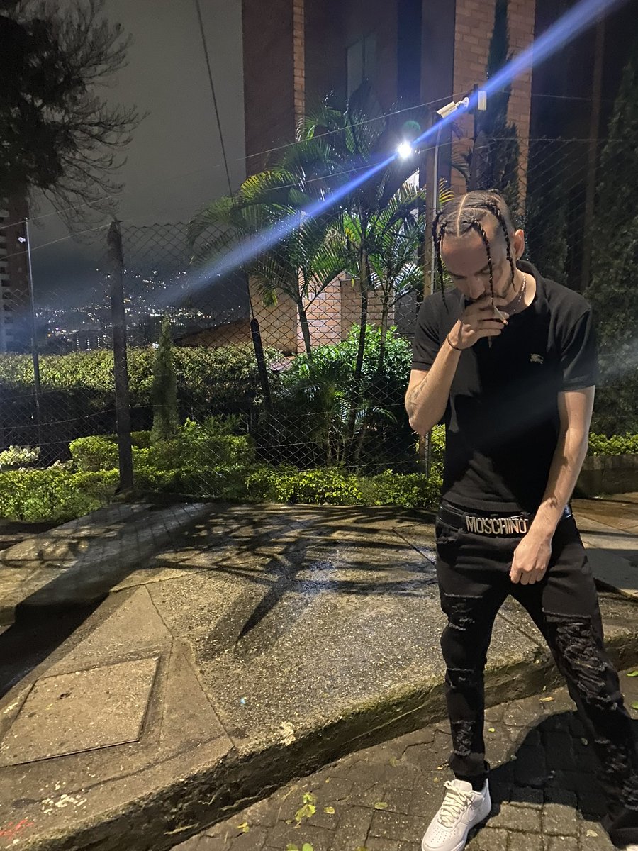 BVDLY's tweet photo. We not coming back #albumsosoon https://t.co/b4hbutObDc