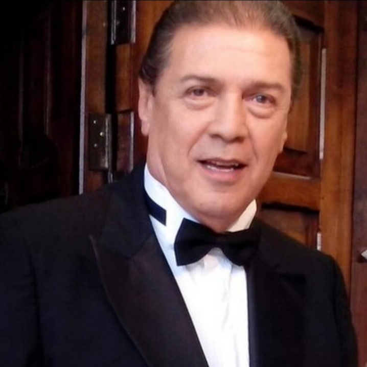 Adiós #RodolfoDrago 
Gran actor. Buen amigo. Compartí mucho con él en mis inicios en el medio. Fue pareja de una gran amiga #MayraAfricano con quien hice carrera en el Canal 8. Muchos momentos. Ya el era un reconocido actor en esa década de los 80. Descansa en paz Rodolfo