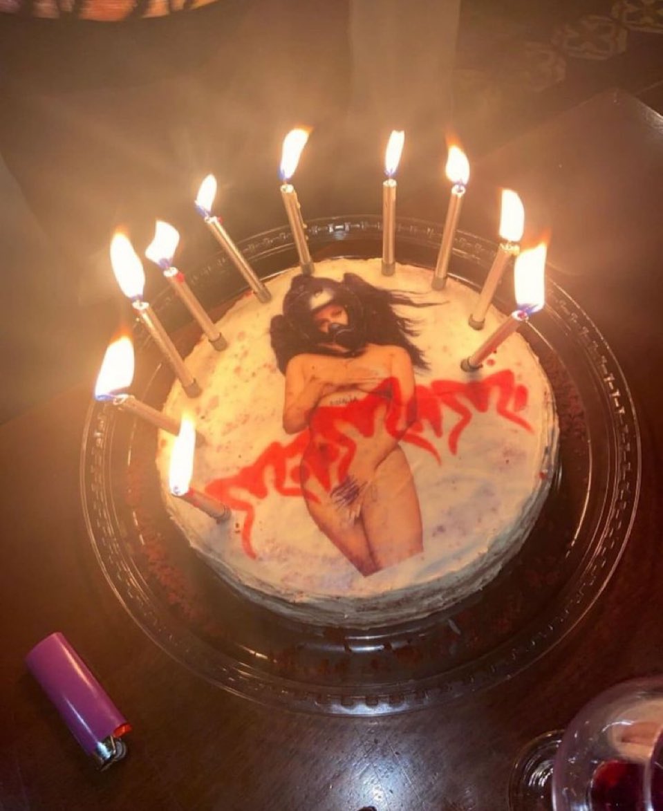 archiee_21's tweet photo. para mi cumple quiero una tarta así https://t.co/XQV1gvkap6