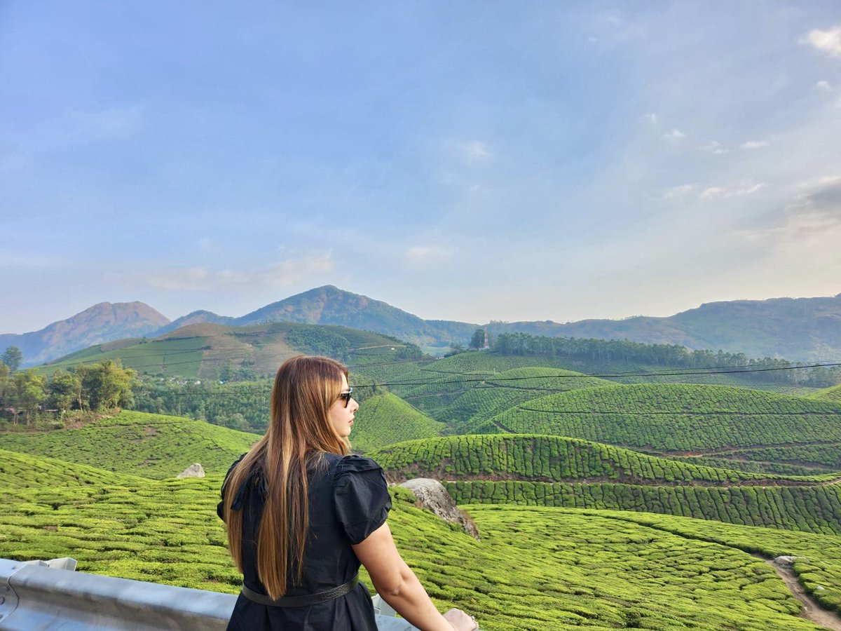 RinkuB85's tweet photo. The view of Munnar tea gardens #traveller #kerela https://t.co/fUXvGwdEHw