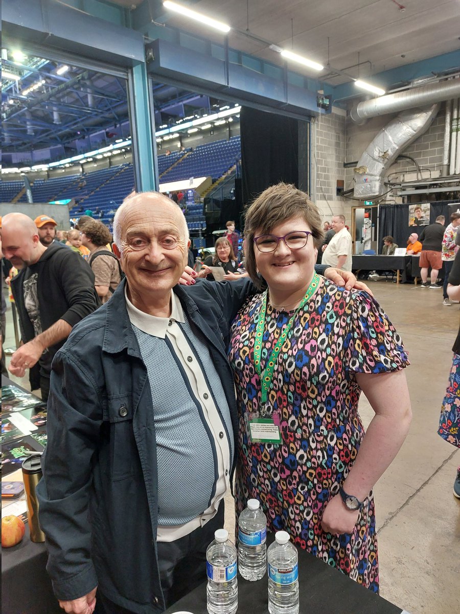 charscribbles46's tweet photo. Also at @emconcouk I met Tony Robinson (again) 😅. A real privilege to spend time with him within a group &amp; in the Maid Marian Q&amp;A. Funny &amp; touching when he asks your mate to make sure that you get home safely 🥰😂 (@Tony_Robinson pleased to let you know I did) #maidmarian4ever https://t.co/ZQKcyhMm41