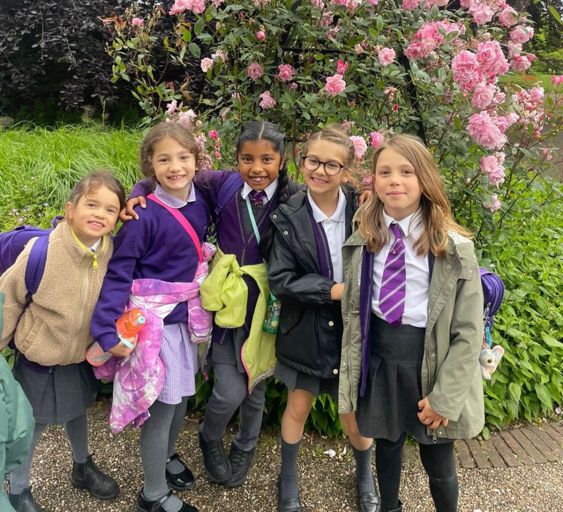 Year 3 enjoyed a wonderful science trip to Kew Gardens, where they became plant scientists in the beauty of Kew's botanical gardens! 🪻🌻🌺🌺🌻🌳🔎