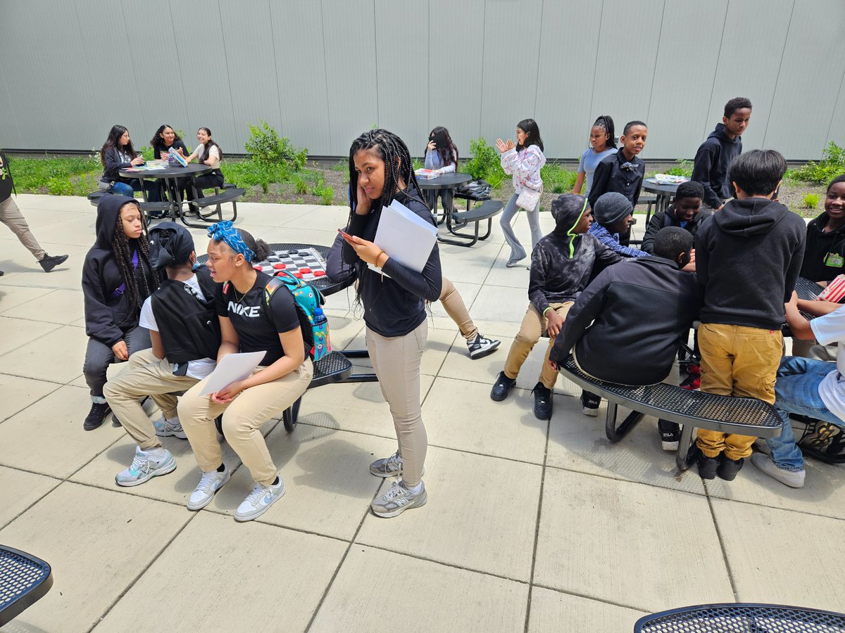 WalkerMillMS's tweet photo. Team Howard (7th Grade) had an excellent enrichment day outside! Thank you to Ms. Tate, Ms. Whatley, and the rest of Team Howard for organizing this. #pgpcs #pgcpsproud #pantherpride #blueandgold #gopanthers #FunDay #7thGrade #wmms https://t.co/OeZxLSPub1
