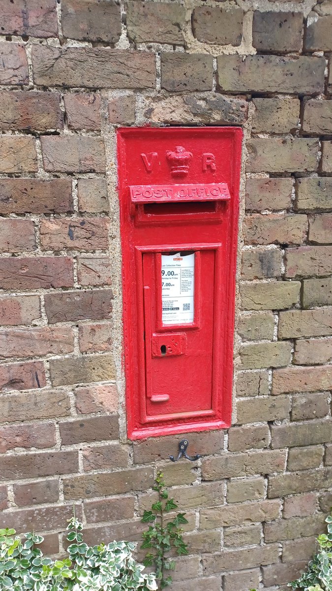 steviegolding_'s tweet photo. Victoria Regina Post Box https://t.co/WWcoqoFLvb