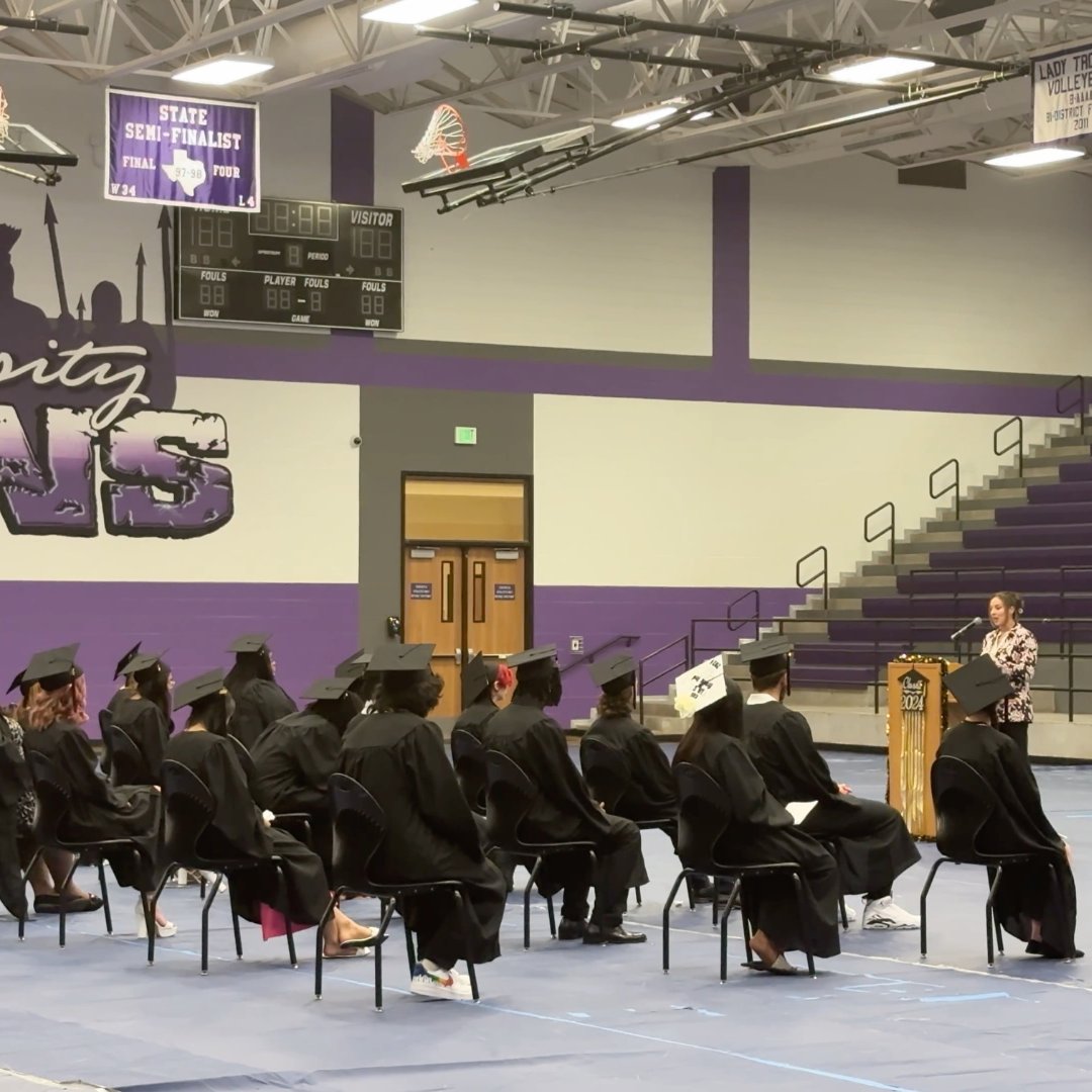 UpbringOrg's tweet photo. 🎓40 extraordinary students graduated from TCS' Reclaim Academy!👏 

Reclaim offers flexible virtual education to at-risk students, many who've been through the foster care system. 

Their resilience is truly inspiring &amp; we are so excited for their bright futures.🌟 https://t.co/7q0VG7eEfU