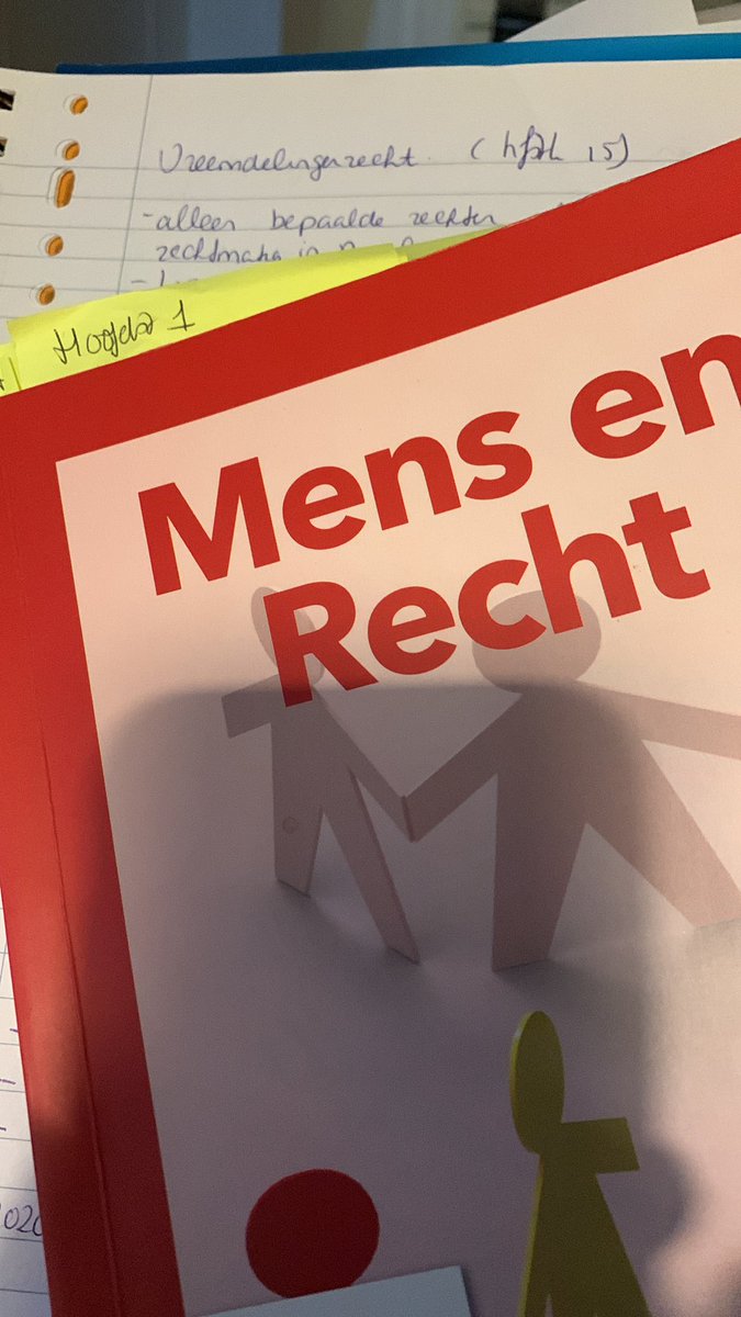 Daantje75's tweet photo. Morgen de ultieme test of mijn brein nog een chemo brein is of dat de mist is opgetrokken. Toets Recht (Social work),7 hoofdstukken bestudeerd in de afgelopen week. #studie #hbo #socialwork #toets #spannend https://t.co/PfZMG6ivMv