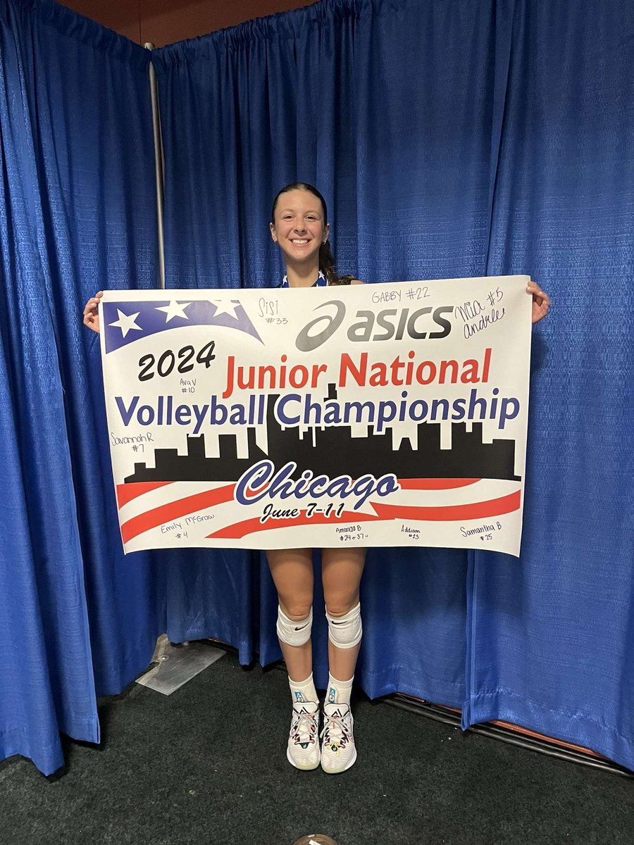gabbypi4zza's tweet photo. 10-0 and navy pier champs for the first time in club history! so so so proud of this team and how well we played against some very competitive teams!! https://t.co/xrYzrndGza