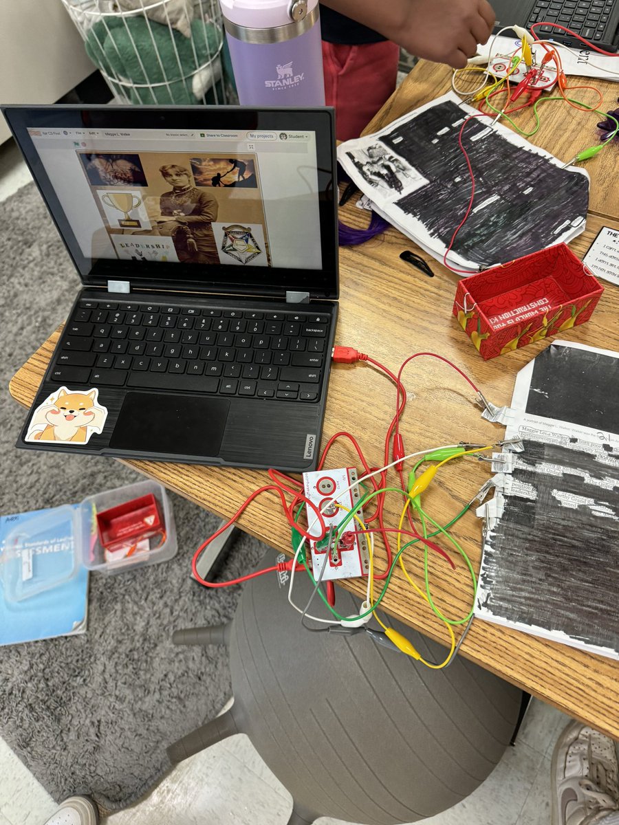 MissBargiel4's tweet photo. Ss shared their AMAZING Ocean Floor @LEGO_Group Spike projects 🌊 AND @makeymakey Blackout Poetry projects 📝with each other today! Ss used articles from @Newsela to create their poems, and then coded special effects in CS First. 🤖 @csforlcps https://t.co/35x65L1Tr7