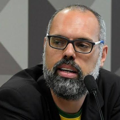 🚨Atenção: l Allan dos Santos diz que Carlos Bolsonaro tem problema mental e deveria ficar calado: "Cresça". Os dois estão brigados