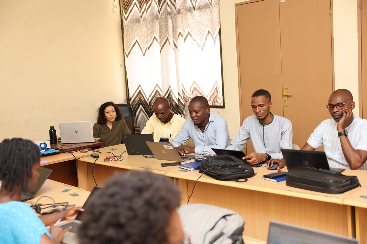 PNUDBurundi's tweet photo. Pour une meilleur performance programmatique et financière du #CG7 pour l’éradication du #VIH au #Burundi, le #PNUD, #PNLS, @ANSSburundi, @whoBurundi, #USAID, Chemonics et #ONUSIDA ont travaillé avec la mission de suivi @GlobalFund ce 10 juin. #ODD3 #ODD17 https://t.co/ceVH8tKRy4