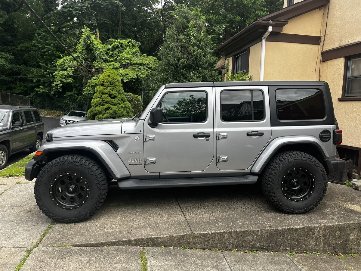 AQUAMAN_McGEE's tweet image. New wheels on the #Jeep. More to come… #ProComp #MickeyThompson