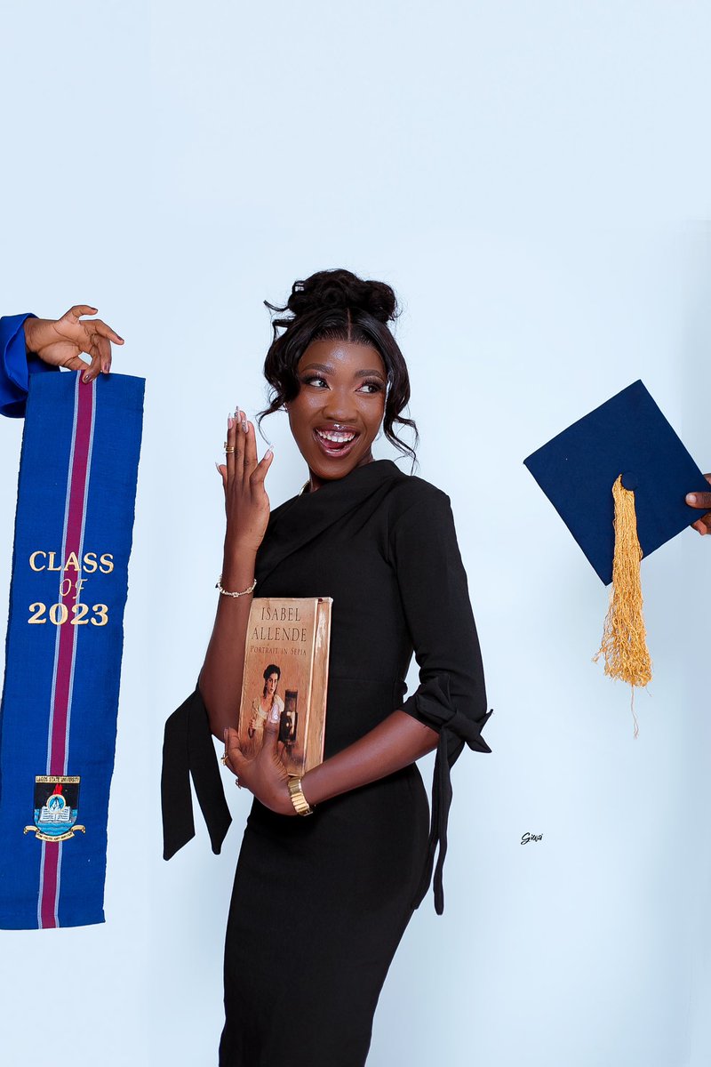 GiwaOlusegun234's tweet photo. @LASUOfficial which cap is missing here?
๐ธ @GiwaOlusegun234
#LASU27thconvocation https://t.co/VbxBtuftpb