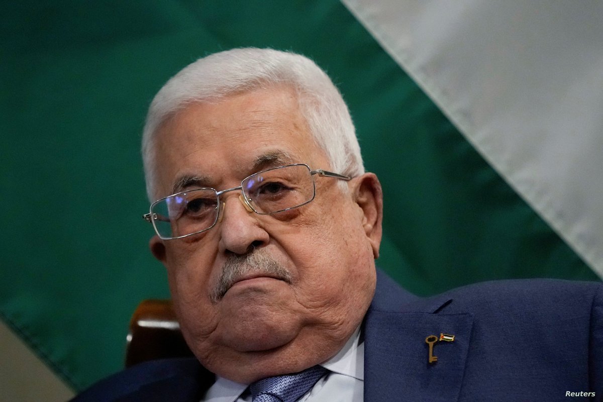 NewsNow4world1's tweet photo. 🚨حركة فتح: 

رئيس فلسطين اجرى فحصاً للعيون. https://t.co/se9dOB22k1