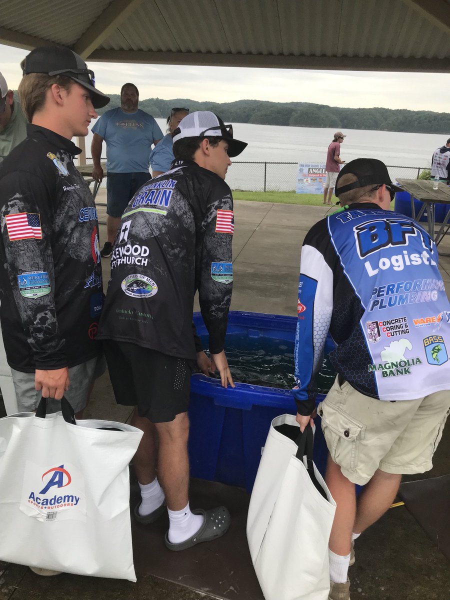 CALBassFishing's tweet photo. Proud of our guys ⁦@HaydenPeck_10⁩ and ⁦@ElijahLaflin⁩ for overcoming a lot of misfortunes on day one of the KBN state championship at Cumberland this past weekend with a strong day 2 comeback. https://t.co/32LJxzqMoi