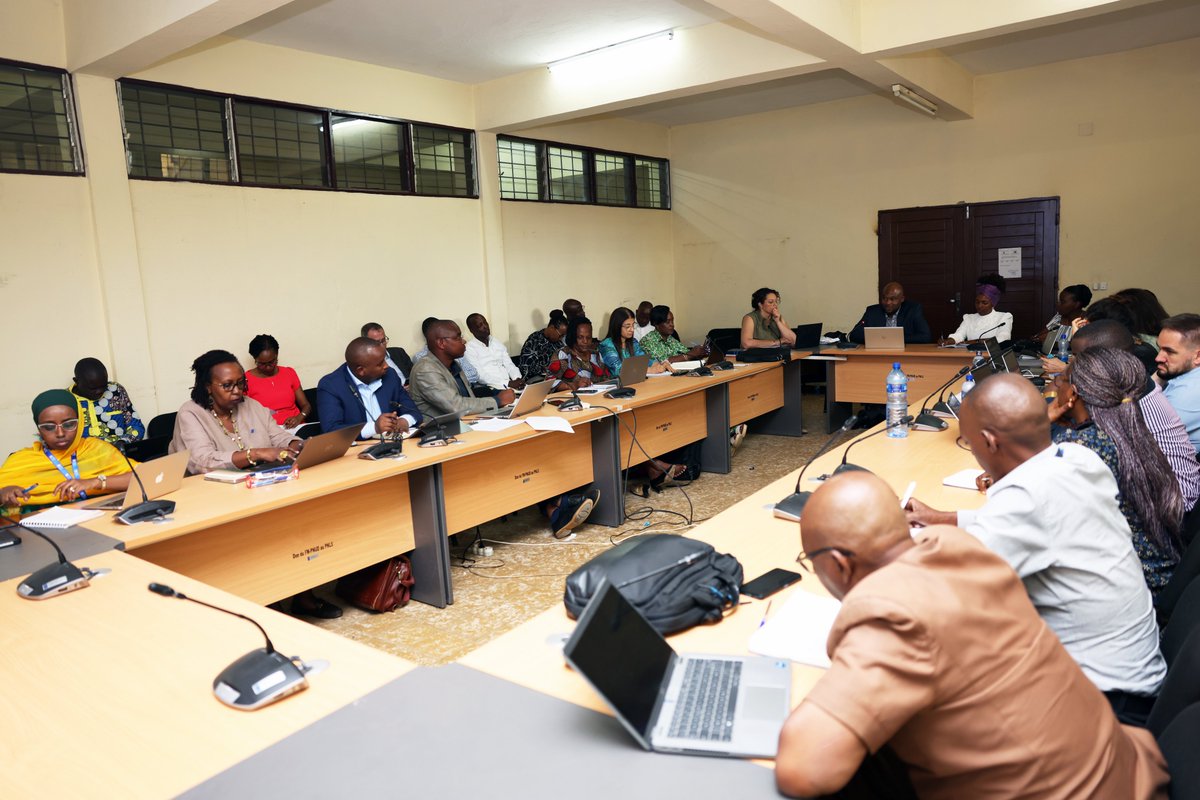 PNUDBurundi's tweet photo. Pour une meilleur performance programmatique et financière du #CG7 pour l’éradication du #VIH au #Burundi, le #PNUD, #PNLS, @ANSSburundi, @whoBurundi, #USAID, Chemonics et #ONUSIDA ont travaillé avec la mission de suivi @GlobalFund ce 10 juin. #ODD3 #ODD17 https://t.co/ceVH8tKRy4