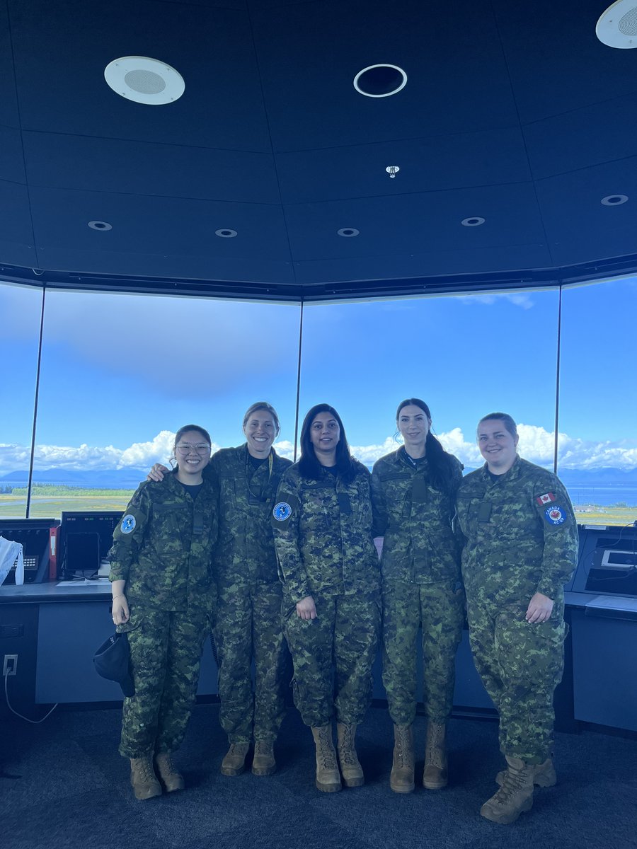 On May 29, the 19 Wing Comox control tower saw an all-female crew on shift. While there are many female Aerospace Control Officers and Aerospace Control Operators in the CAF, having an all-female shift in the tower is a rare event and therefore something worth sharing.