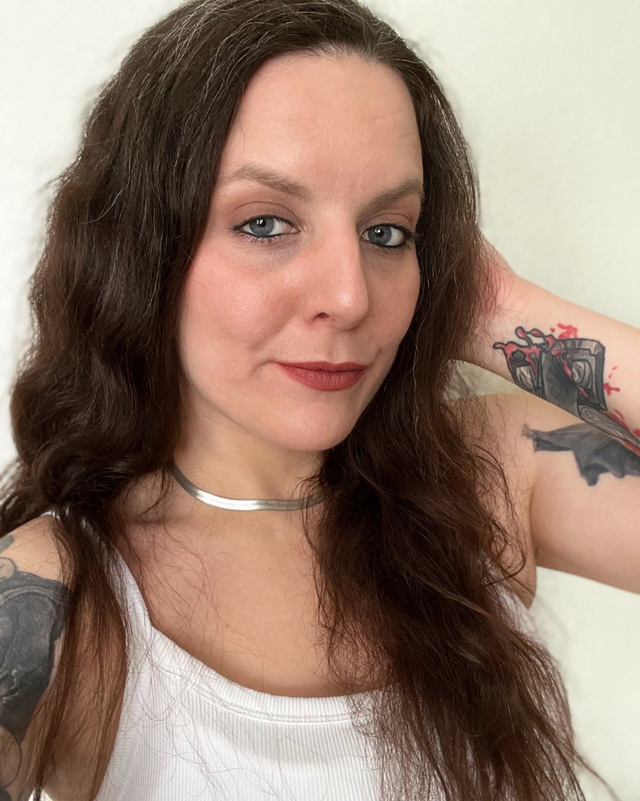 maryxmacabre's tweet photo. Hello. 🖤⚰️🦇✨ https://t.co/740tIkX39z