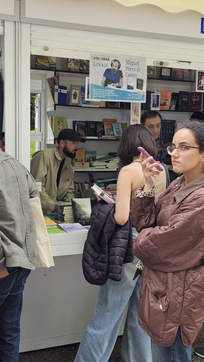 m_perezdecastro's tweet photo. Gran tarde 📚🖋️

 @FLMadrid @NuevaEstrellaed https://t.co/kjsE73HVUK