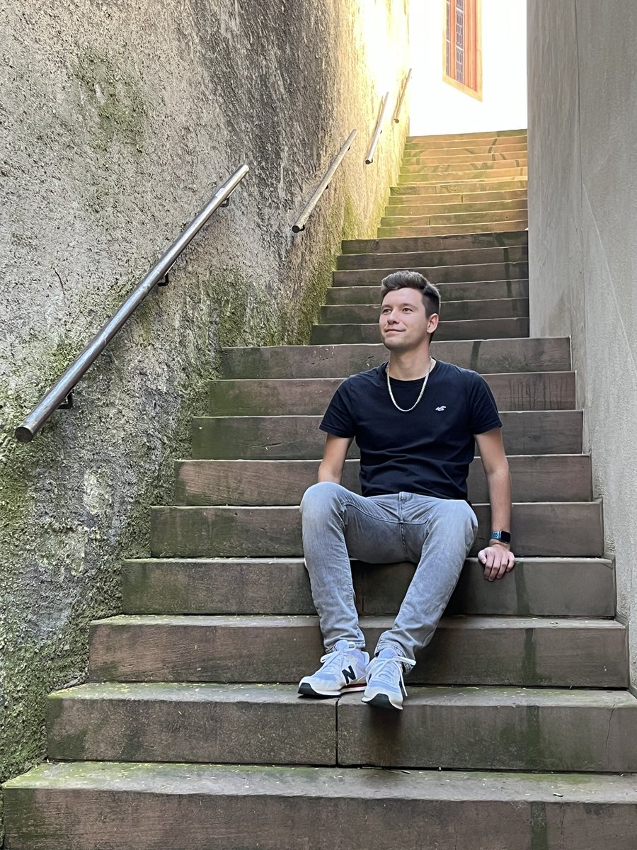 pointertostring's tweet image. Отметить свои 31 в Швейцарии, хоть и не весь день