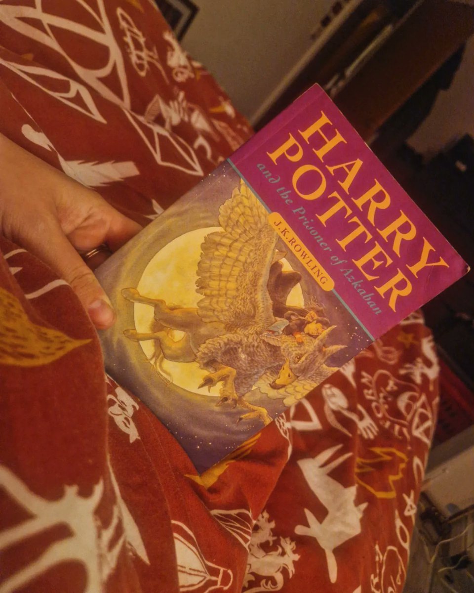 RoseannesBlog's tweet photo. I had a brilliant time at the WB studio tour yesterday!

Celebrating the 20th anniversary of the 3rd Harry Potter film with their 'Return to Azkaban' event ⚡️

So here is my latest read...

#blog #blogger #books #bookworm #favourites #latestread #currentlyreading #HarryPotter https://t.co/wApFGYorm9