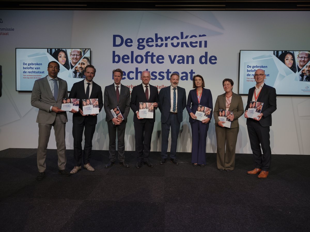Vandaag presenteerde de Staatscommissie rechtsstaat haar adviesrapport met voorstellen voor versterking van de rechtsstaat. In opdracht van kabinet, parlement en rechterlijke macht is het functioneren van de rechtsstaat onderzocht, gezien vanuit de burger. eerstekamer.nl/nieuws/2024061…