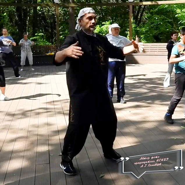 Студия Самурай в музее-заповеднике Царицыно для всех возрастов с оздоровительной программой Шанхайский парк с элементами Тайцзи цюань и Цигун. Автор фото председатель НСНБР А.Г.Огнивцев. #Ognivcev #Nsnbr #Koshikikarate