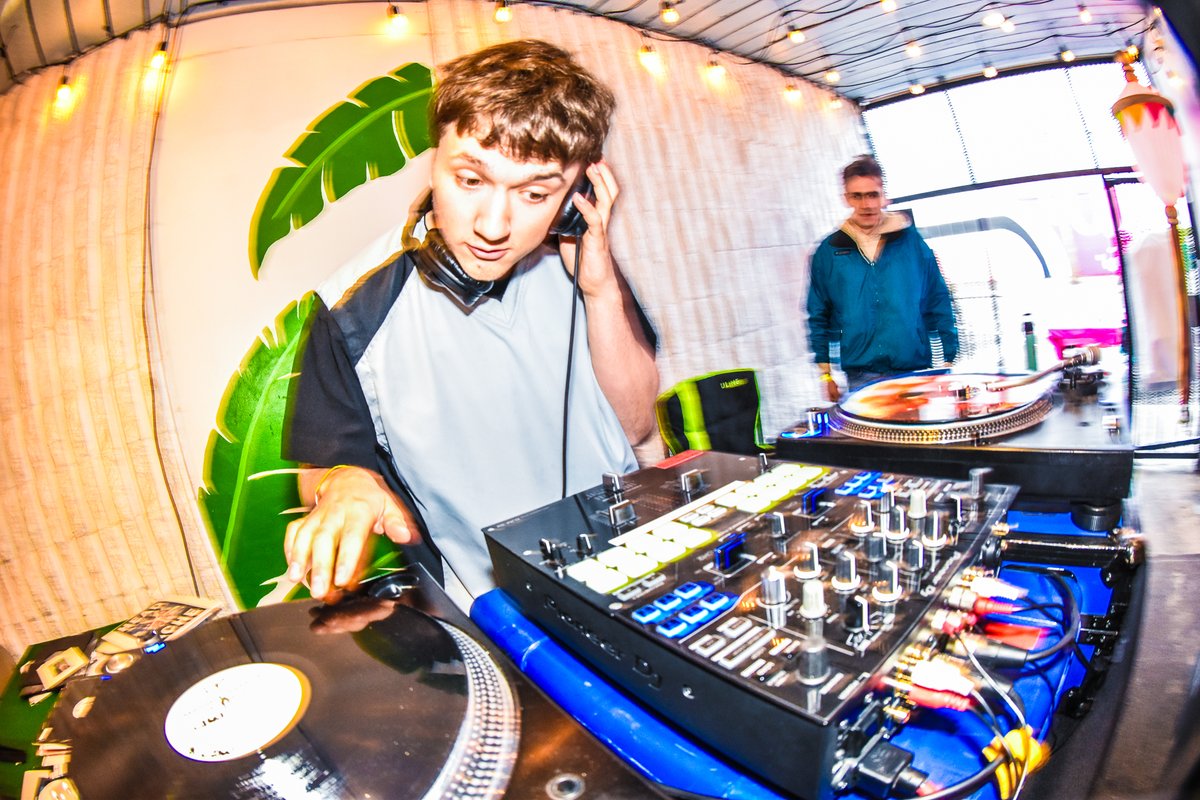 ETGDFest (@etgdfest) on Twitter photo We're still reeling from a smashing East Town Get Down this year✨️
Head to etgd.ca to see some of our favourite moments captured by @m.grondin.photo 📸 We're still reeling from a smashing East Town Get Down this year✨️
Head to etgd.ca to see some of our favourite moments captured by @m.grondin.photo 📸