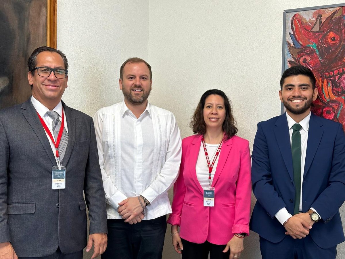 cibelaus's tweet photo. Fue un gusto conversar sobre la importancia del Caribe para México con los nuevos colegas del #SEM que están preparando sus traslados para apoyar en las labores de nuestras Embajadas en @EmbamexSL @EmbaMexTT y @EmbaMexJam 🇱🇨🇹🇹🇯🇲  
#MéxicoesCaribe🇲🇽 https://t.co/4fej2QicCV