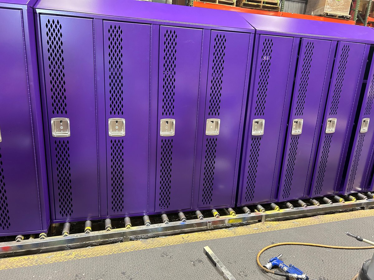 DebourghMfg's tweet photo. Muncie Central HS in Muncie, IN
#apexsport #springLatch #solidventilation #knifehinge #purplefig #louveredentilation #pianohinge #slopetop #core #sentrytwolatch #diamondperforation #debourgh #lockers https://t.co/Qlzl0fJ5rh