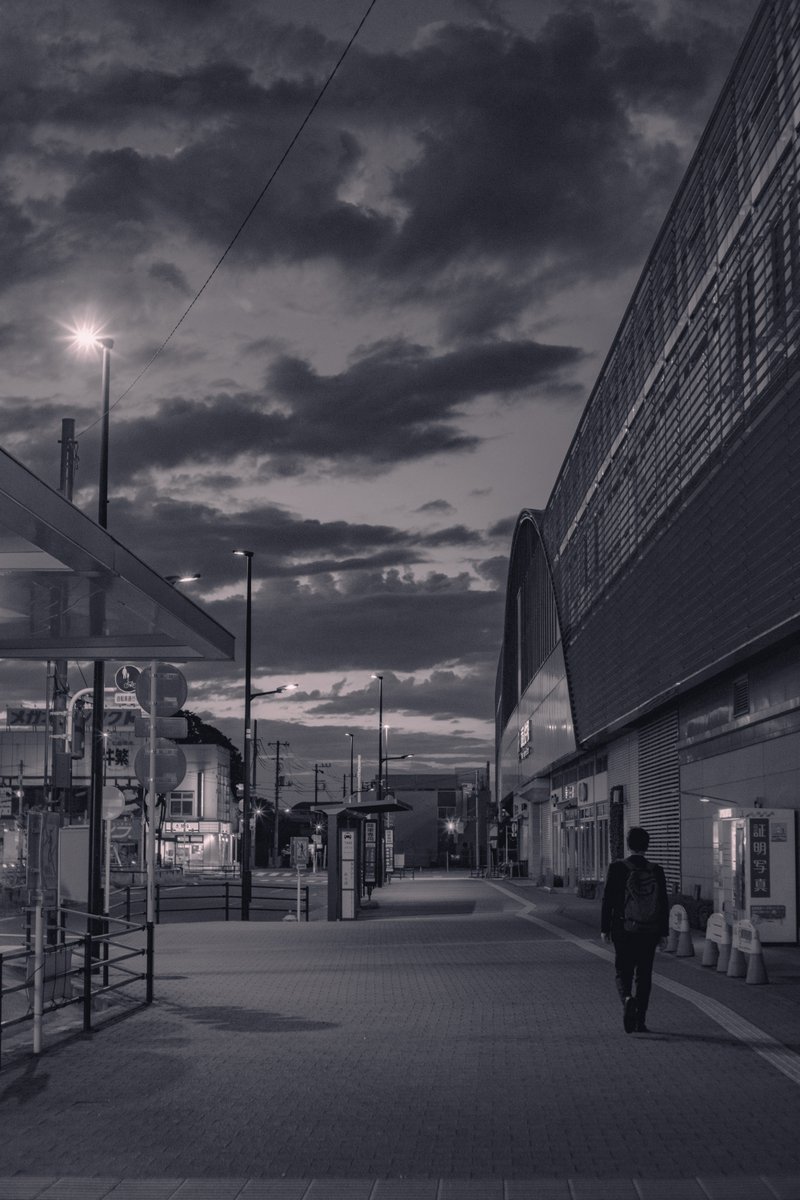 hykw_photo's tweet photo. 夜明け間近のGradation

Fujifilm X-E3
7Artisans 35mm f/1.2

#monochrome 
#streetphotography 
#PhotoWalk 
#写真好きな人と繫がりたい https://t.co/bA4VRQHzht