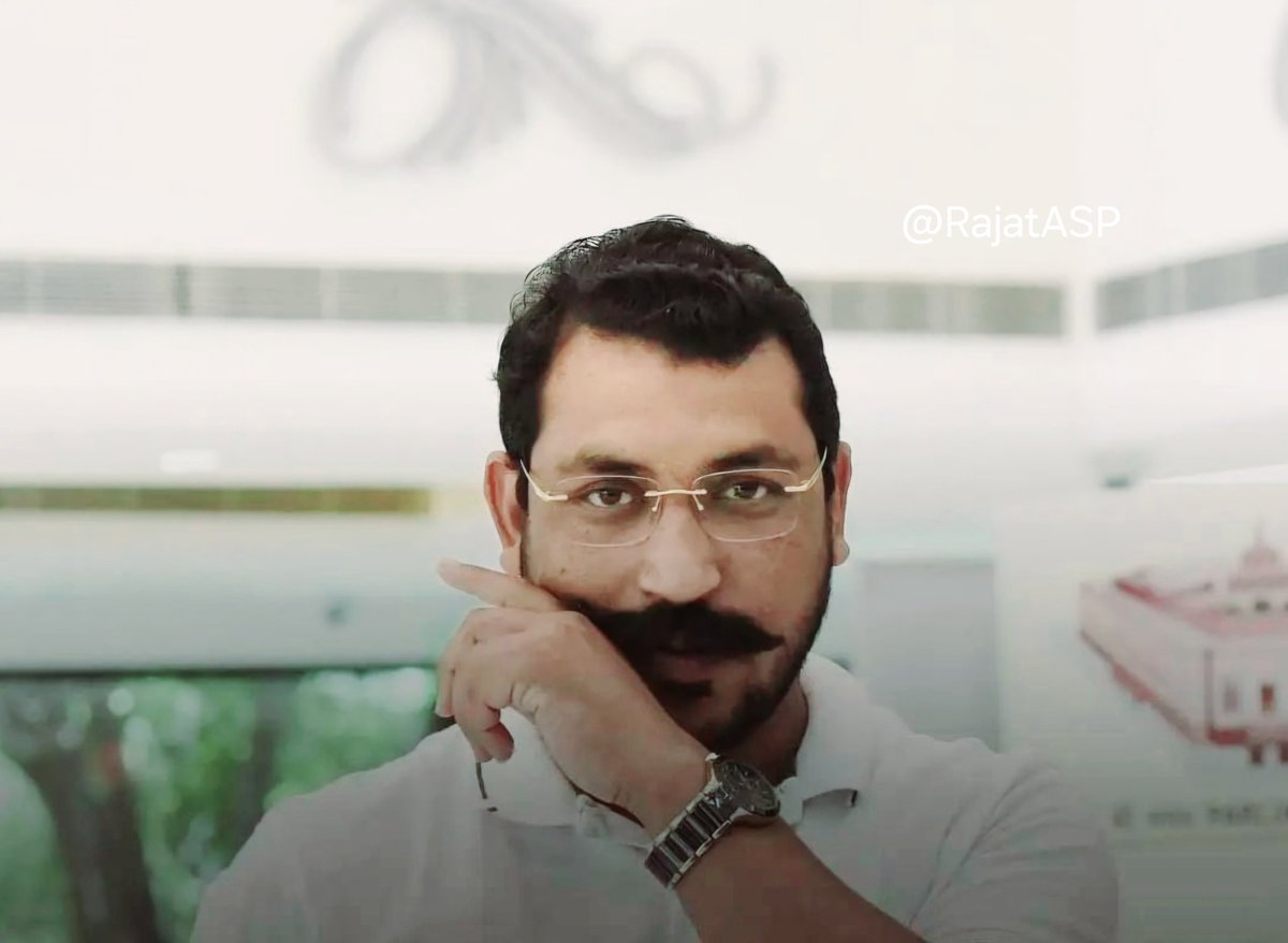 Gordhanlilawat's tweet image. संसद से माननीय सांसद जी की पहली तस्वीर!! 

अंजाम तुम सोच लो अभी तो ये आगाज़ हमारा है, 
अभी तो राजमहल देखने आये हैं आने वाला राज हमारा है...!!
@BhimArmyChief 
@VinayRatanSingh