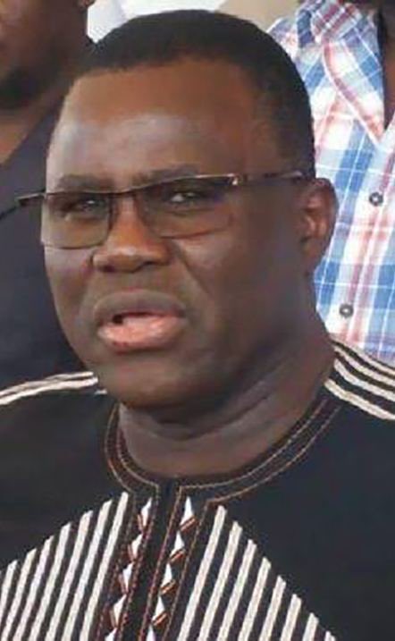 BlackBondPtv's tweet photo. L'ancien ministre des Transports du Burkina Faso, Vincent Dabilgou s’est fait fouetter publiquement après avoir été reconnu coupable d'avoir détourné 1,7 million d'euros et condamné à une peine de prison ! 

Nous avons une longue liste de ministres et hommes politiques ici en France qui recevront la même punition quand le peuple sera totalement réveillé. TIC TAC ⌛️

Burkina Faso : un ex-ministre condamné à 7 ans de prison pour " détournement de fonds publics ".
https://t.co/LDUBjUtZsO